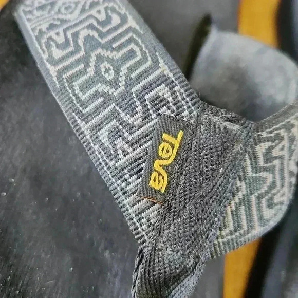 Men's Size 11 Teva Black Flipflops - Picture 3 of 15